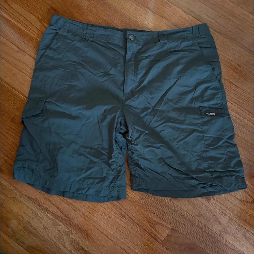 *EUC* Columbia Men's Omni-shade Cargo Shorts 40x10